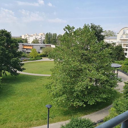 Appartement Residentiel Au Vert Et Au Frais Montigny-le-Bretonneux Zewnętrze zdjęcie